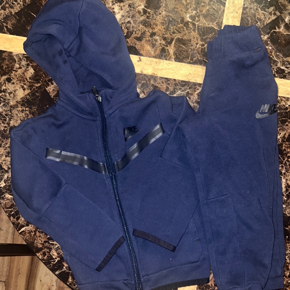 Nike tech sweatsuit